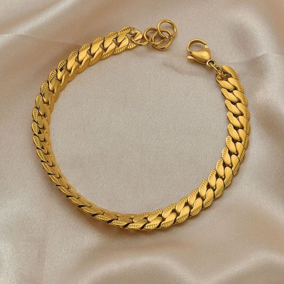 Stainless Steel Curb Chain Bracelet - Picture 1 of 4